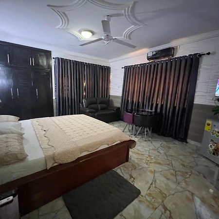 Nesta Barron -Home Away From Home North Legon Luaran gambar