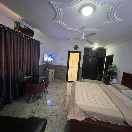 Nesta Barron -Home Away From Home North Legon Luaran gambar