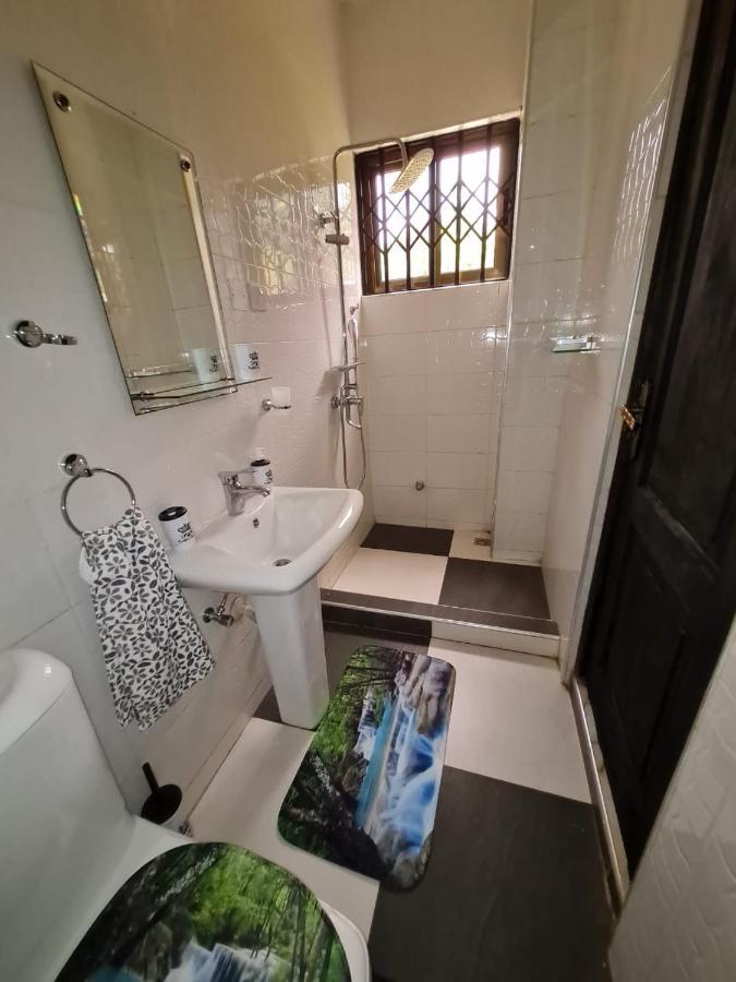 Nesta Barron -Home Away From Home North Legon Luaran gambar