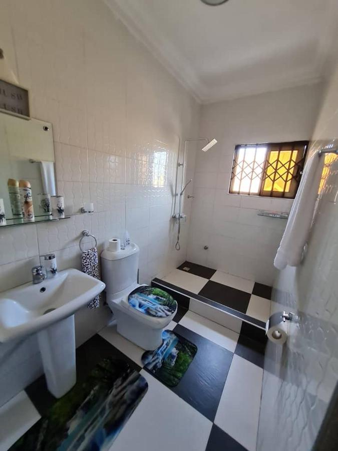 Nesta Barron -Home Away From Home North Legon Luaran gambar