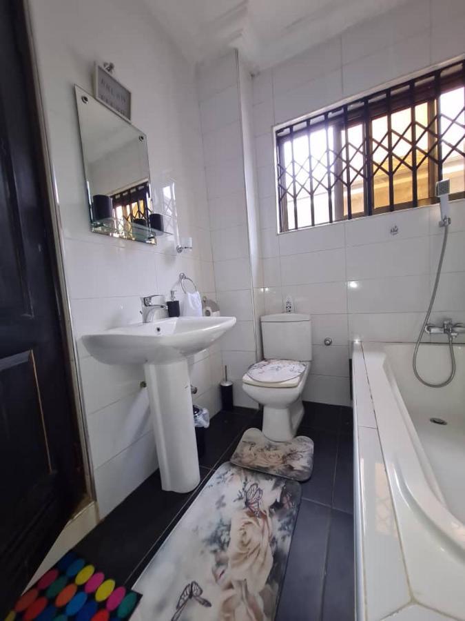 Nesta Barron -Home Away From Home North Legon Luaran gambar
