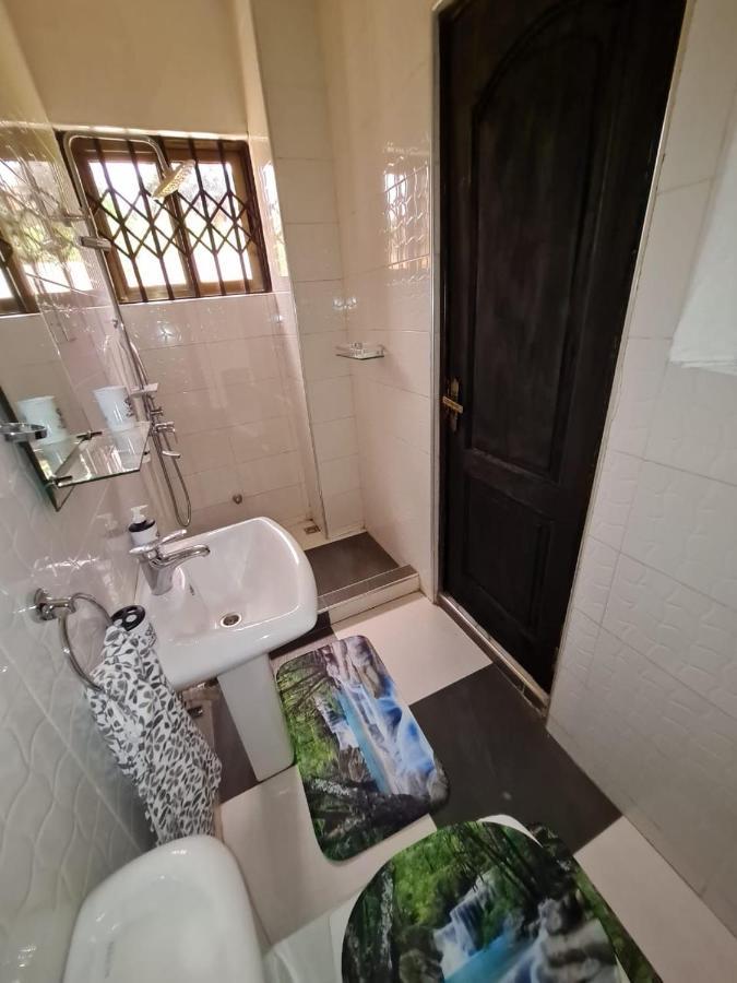 Nesta Barron -Home Away From Home North Legon Luaran gambar