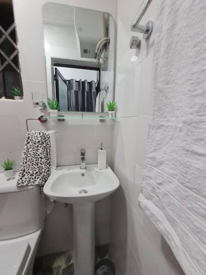 Nesta Barron -Home Away From Home North Legon Luaran gambar