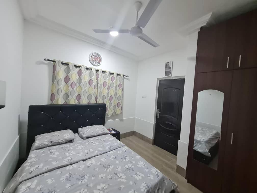 Nesta Barron -Home Away From Home North Legon Luaran gambar