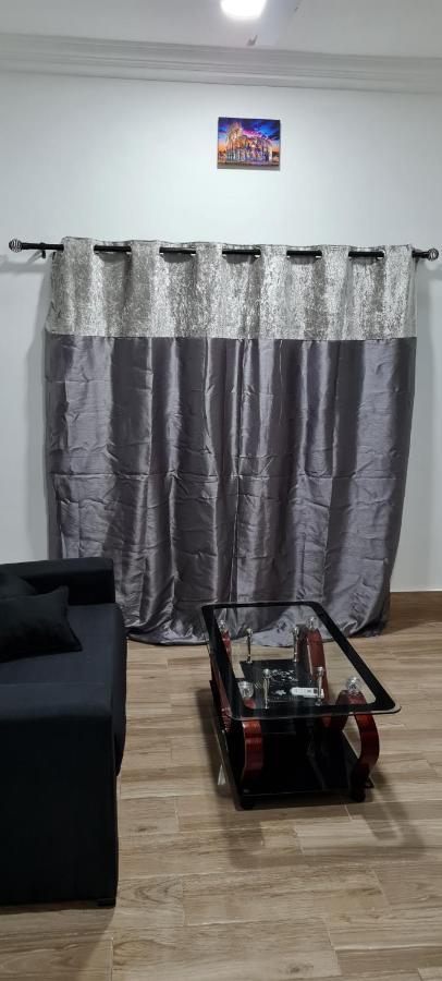 Nesta Barron -Home Away From Home North Legon Luaran gambar