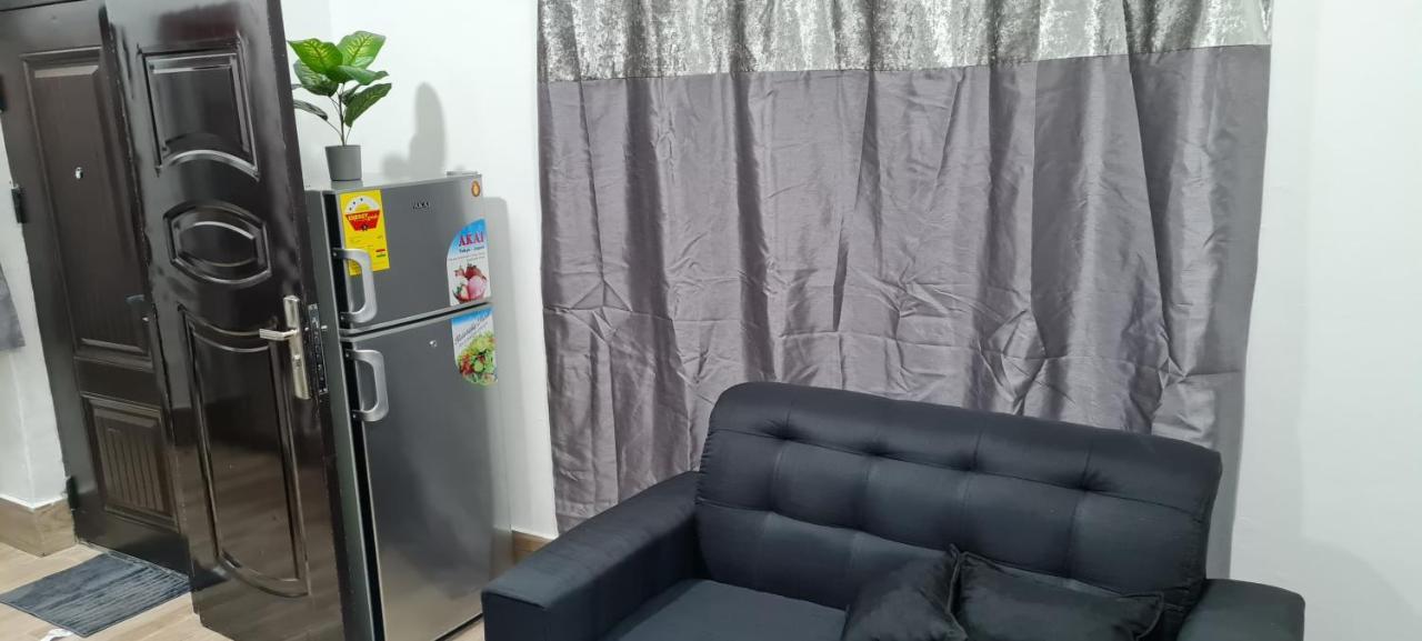 Nesta Barron -Home Away From Home North Legon Luaran gambar