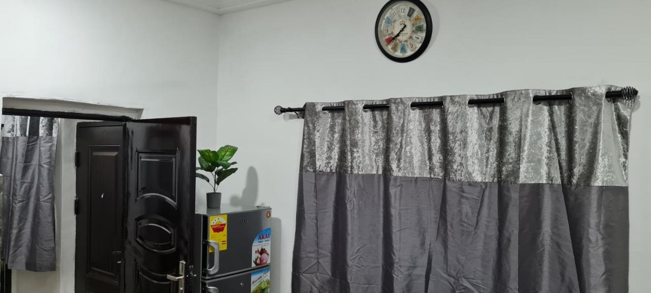 Nesta Barron -Home Away From Home North Legon Luaran gambar