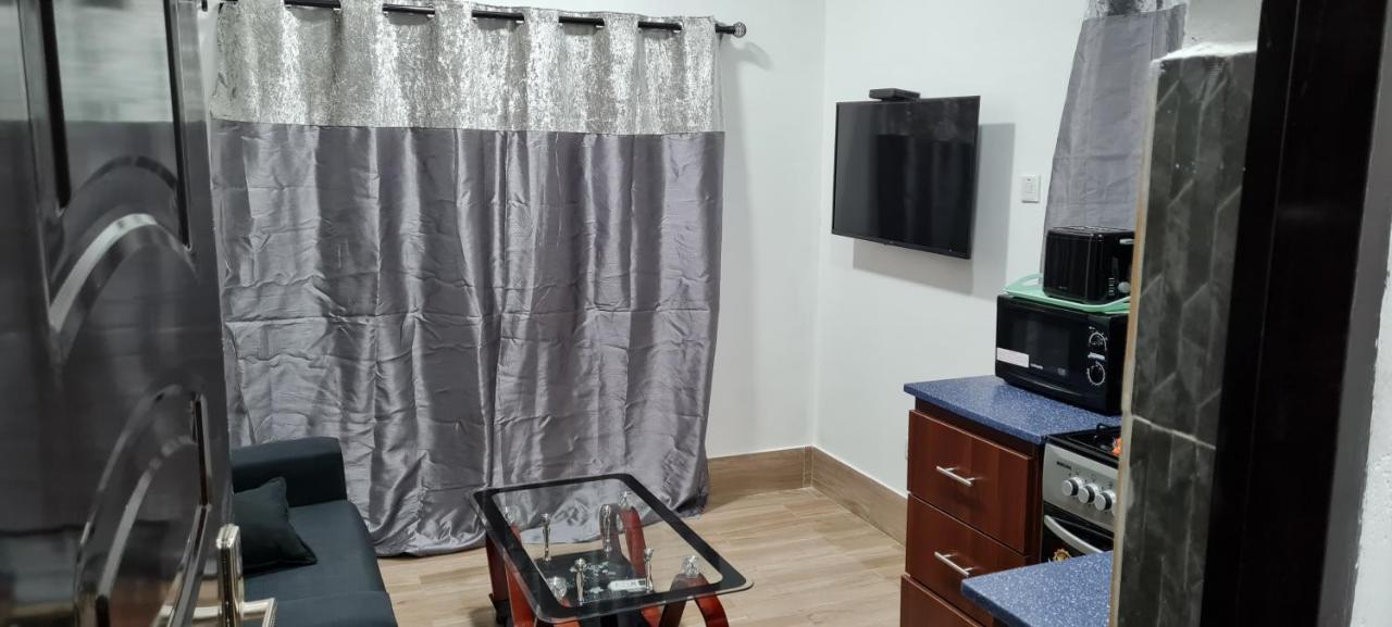 Nesta Barron -Home Away From Home North Legon Luaran gambar
