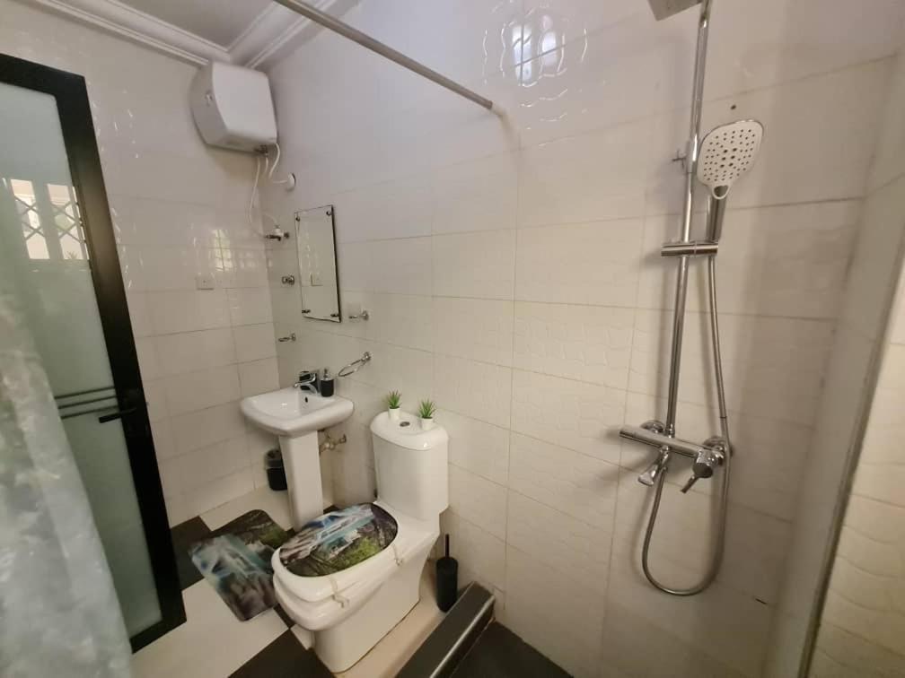 Nesta Barron -Home Away From Home North Legon Bilik gambar