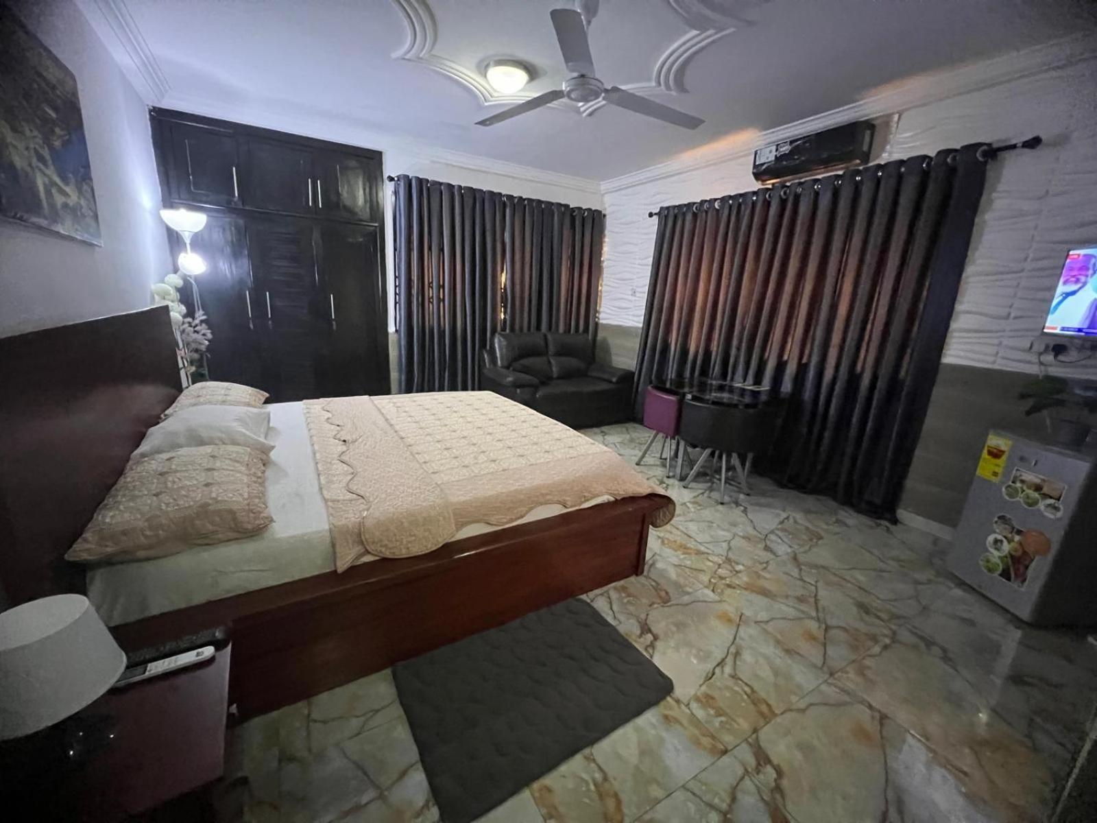 Nesta Barron -Home Away From Home North Legon Luaran gambar