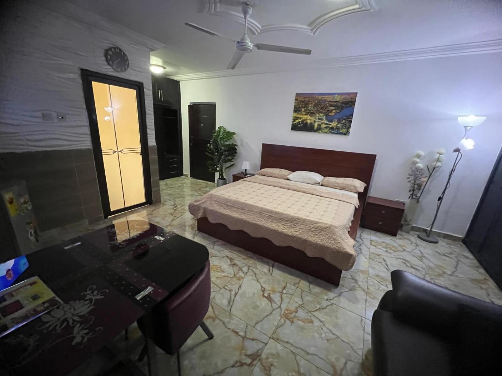 Nesta Barron -Home Away From Home North Legon Luaran gambar