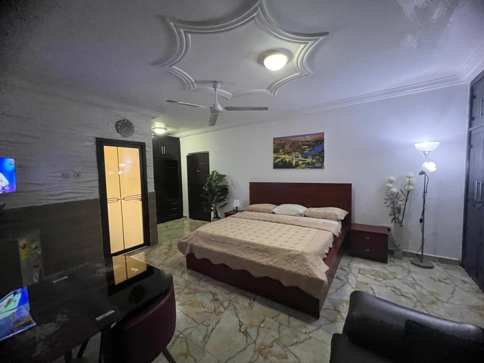 Nesta Barron -Home Away From Home North Legon Luaran gambar