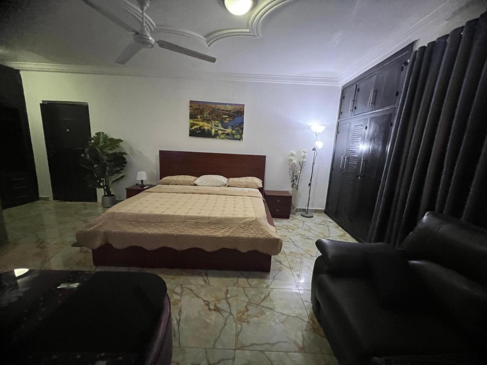Nesta Barron -Home Away From Home North Legon Luaran gambar