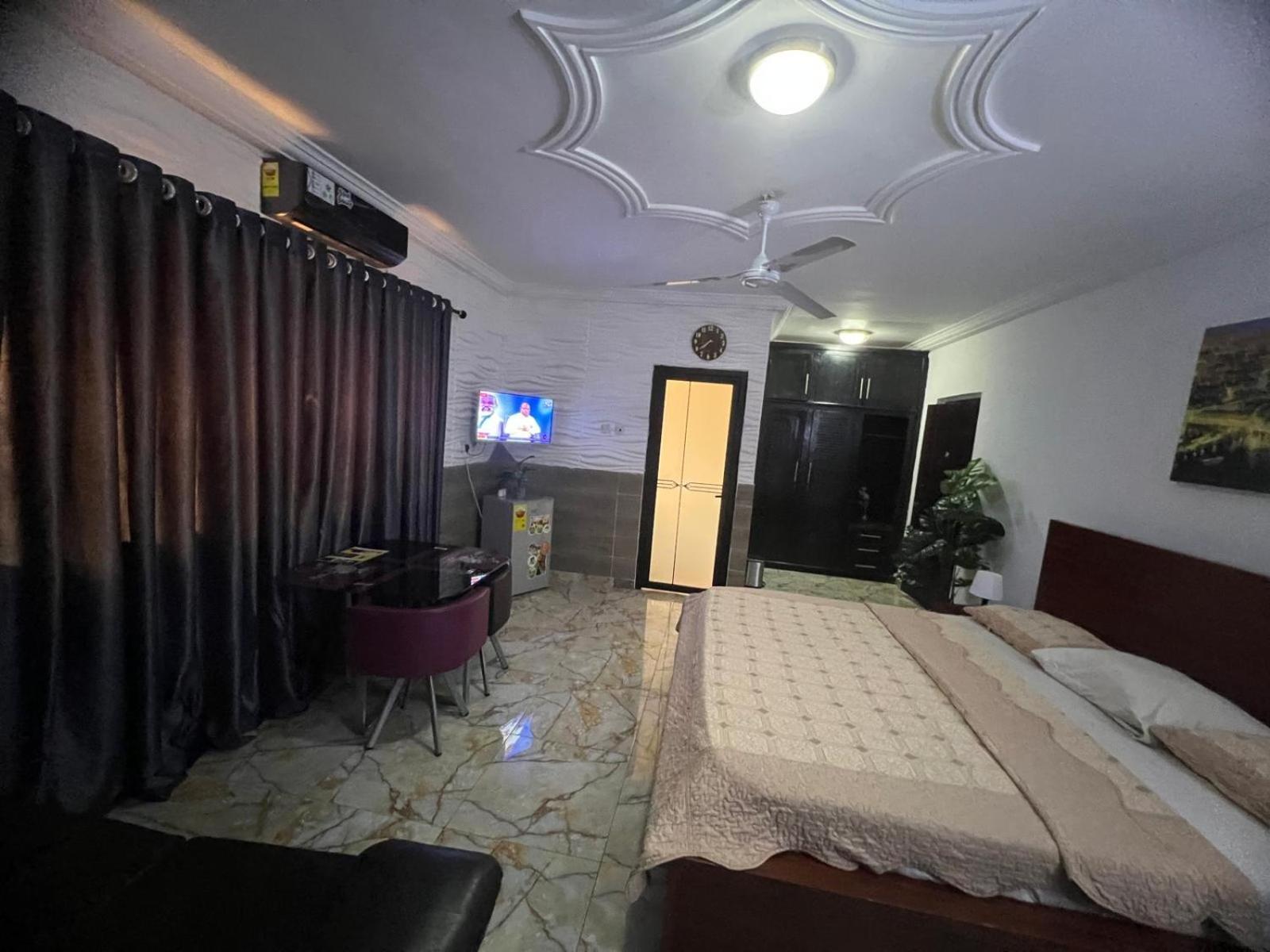 Nesta Barron -Home Away From Home North Legon Luaran gambar