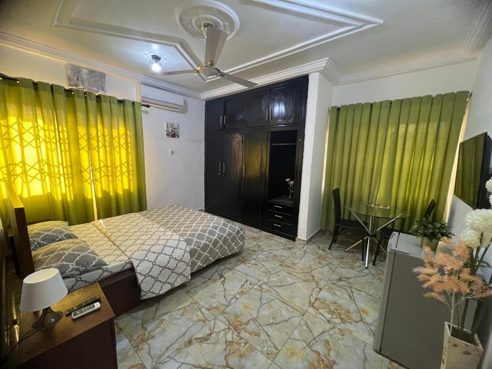 Nesta Barron -Home Away From Home North Legon Luaran gambar