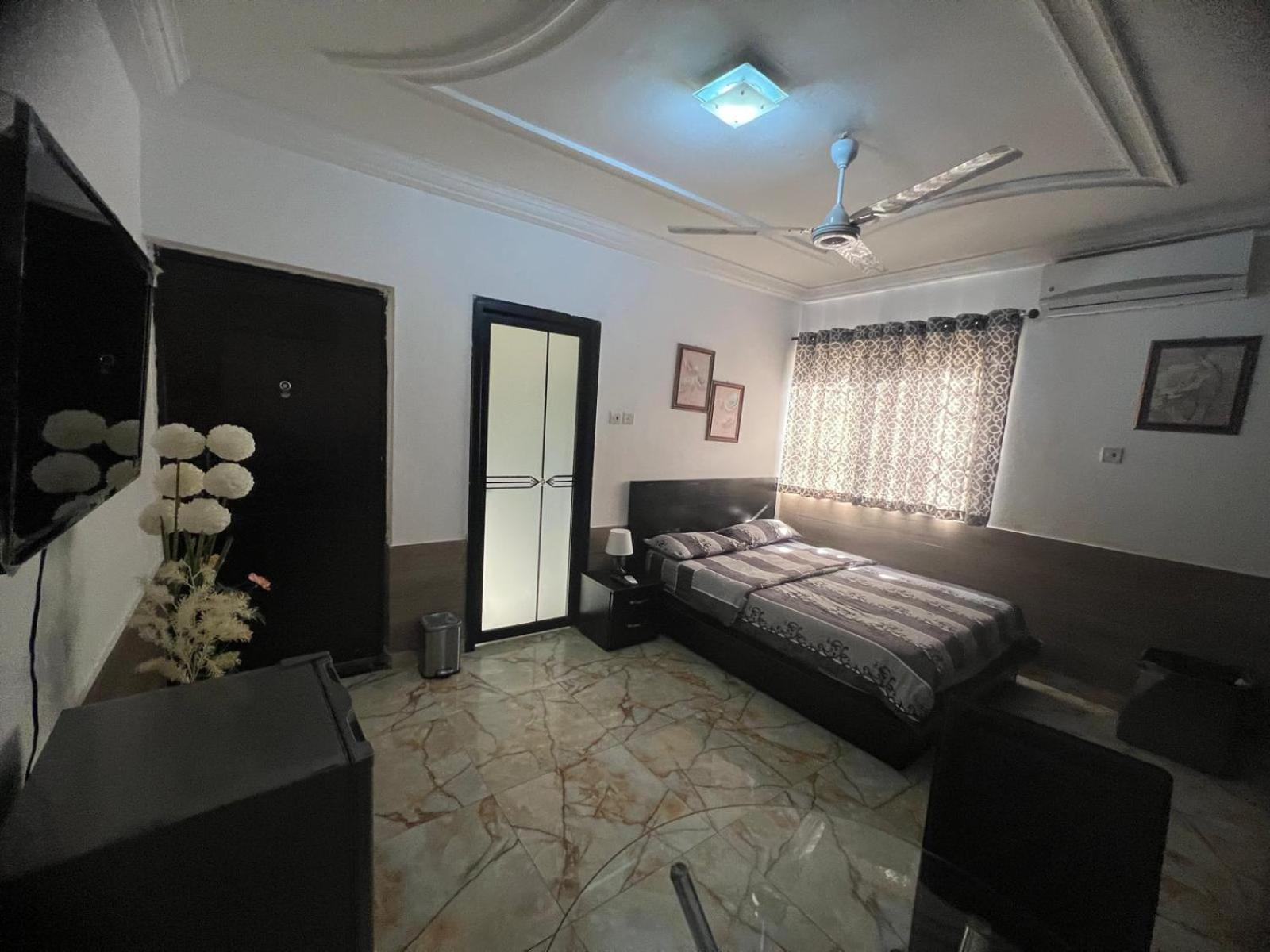 Nesta Barron -Home Away From Home North Legon Luaran gambar