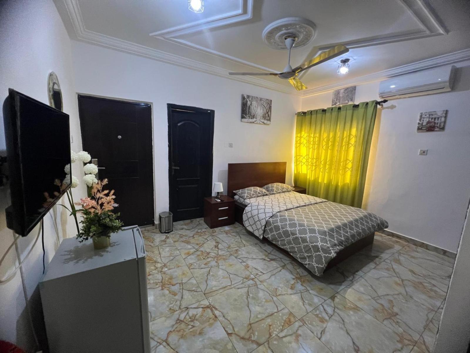 Nesta Barron -Home Away From Home North Legon Luaran gambar