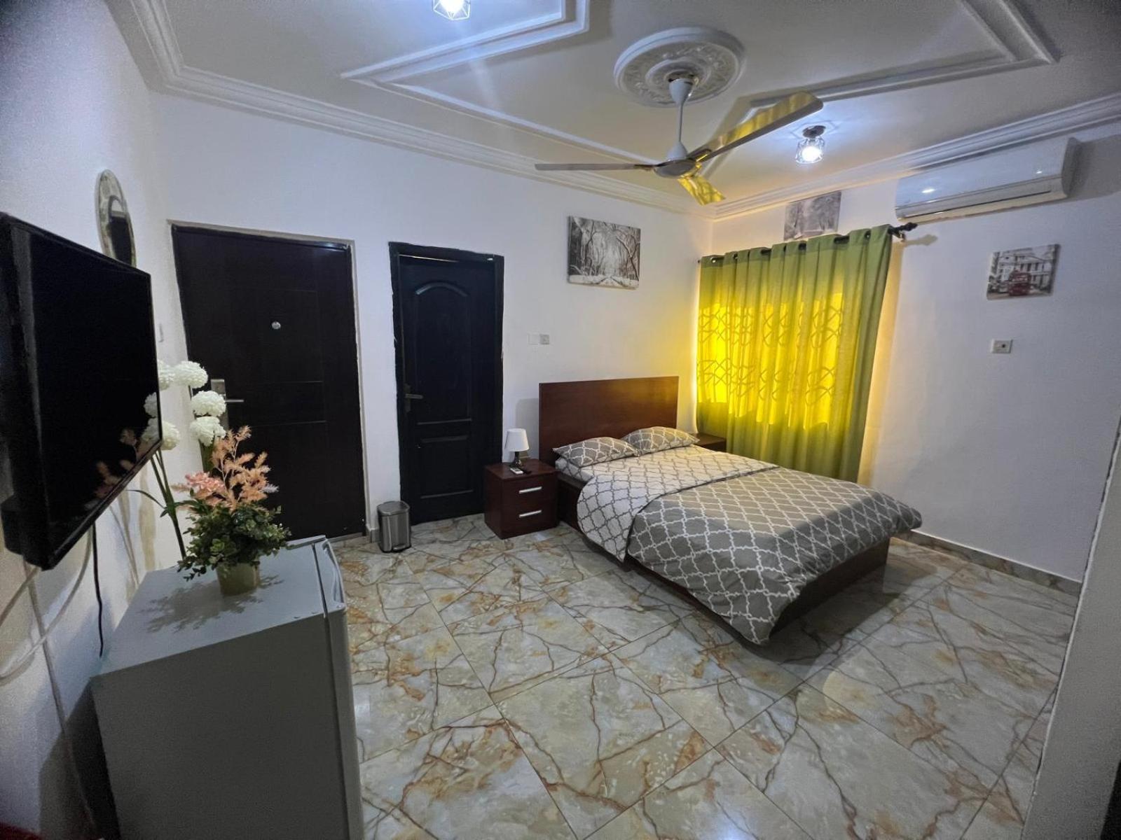 Nesta Barron -Home Away From Home North Legon Luaran gambar