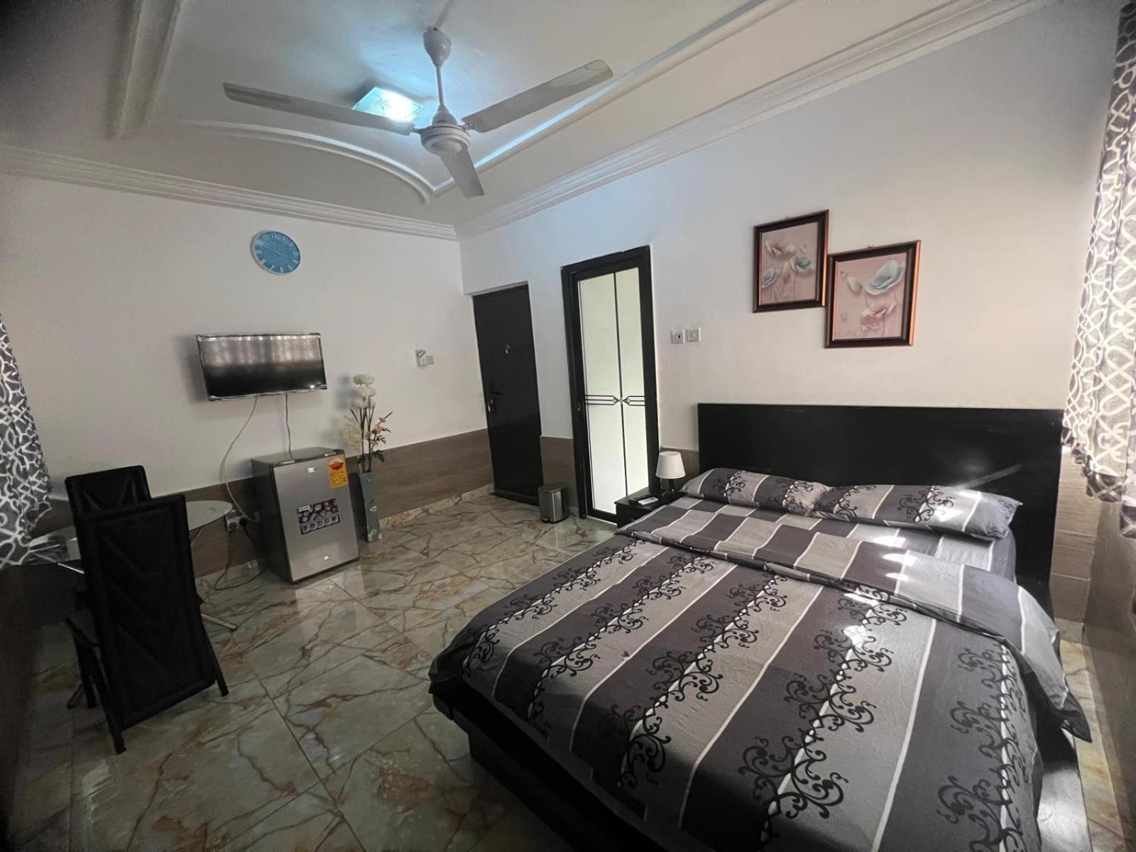 Nesta Barron -Home Away From Home North Legon Luaran gambar