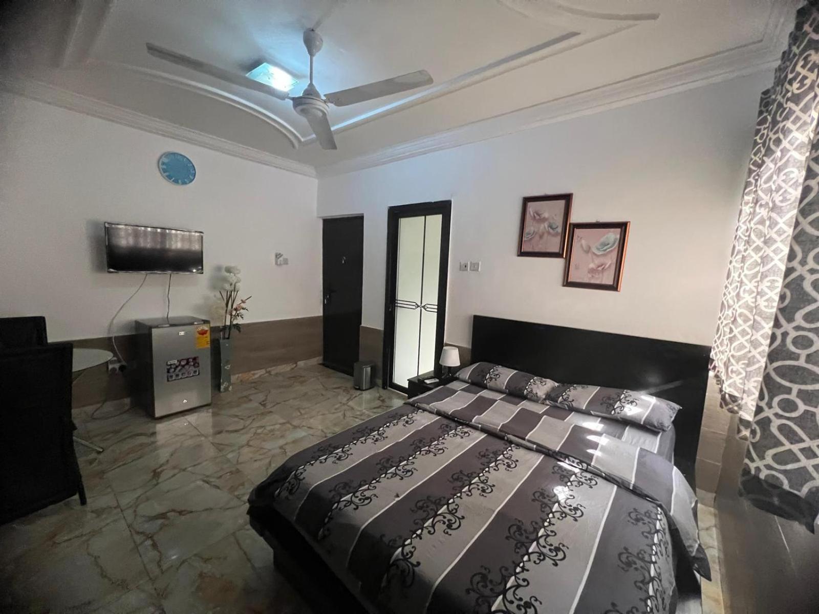 Nesta Barron -Home Away From Home North Legon Luaran gambar