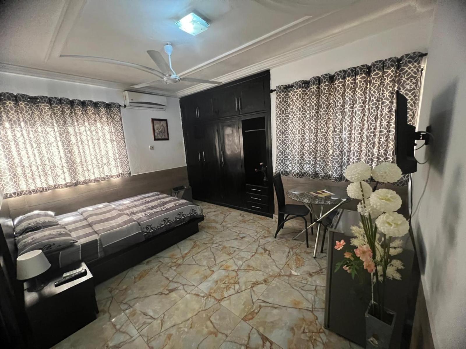Nesta Barron -Home Away From Home North Legon Luaran gambar